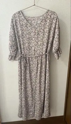 レトロガール　花柄ワンピース