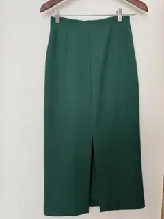 ［新品未使用］UNIQLO ダークグリーン スリット入りタイトスカート Sサイズ