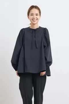 新品 yori サイドギャザーブラウス【2022AW】