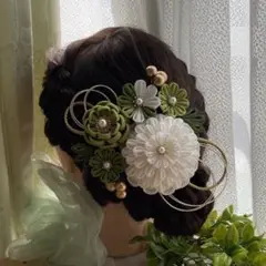 つまみ細工髪飾り　成人式　卒業式　振袖　袴　着物　和装　晴れ着　緑　グリーン