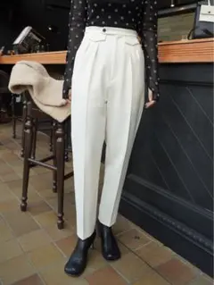 HYEON ヘヨン carrot pants / ivory