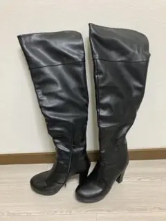 ニーハイブーツ