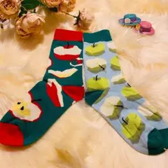 復活！靴下　りんご青りんご非対称ソックス　プレゼントやお揃いでも！ツートン