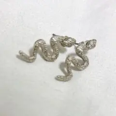 スネークシルバーピアス