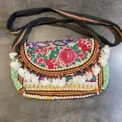 カラフル刺繍のショルダーバッグ　エスニック