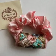 【2点ご購入で1000円】インド刺繍リボンシュシュ No.588