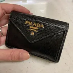 プラダ 三つ折り財布 キャッシュレス ミニマリスト