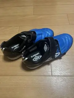 umbro サッカーシューズ 青/黒 ベルクロ　18㎝