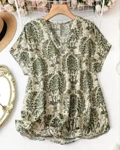 新品未使用ゆったりサイズボタニカルフラワーデザイン 6XL トップス