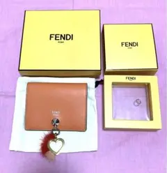 FENDI フェンディ 二つ折り財布 オレンジ チャーム付 ハート