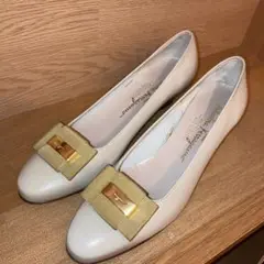 【未使用】値下げ不可 サルヴァトーレフェラガモ パンプス ロゴ金具 6.5B