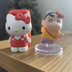 ハローキティとクレヨンしんちゃん フィギュアセット