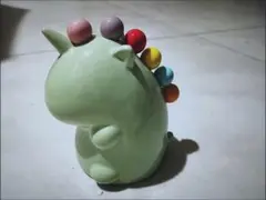 緑色の恐竜型陶器置物