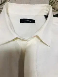 Theory ホワイト長袖シャツ ポケット付き