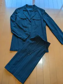 ESCADA★ジャケット&スカート スーツ★黒地ペンシルストライプ柄