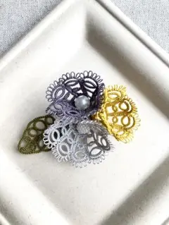 タティングレースブローチ