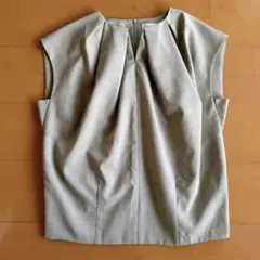 美品⚑ミースロエ タックデザイントップス ウォッシャブル　ブラウス　グレー　1