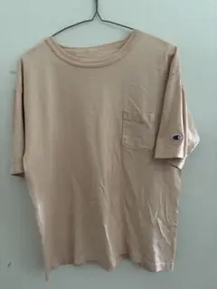 Champion ピンクベージュTシャツ ポケット付き
