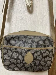 ジラフ イブサンローラン ショルダーバック YVESSAINTLAURENT