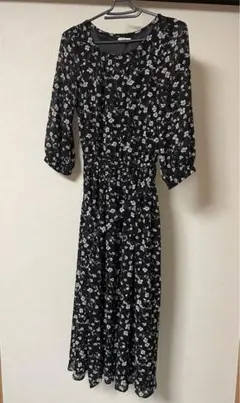 美品　花柄ワンピース 黒