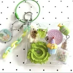 ★ガチャ詰めポーチ★カプセルトイ　ミニチュア　ロレッタ　緑　キーホルダー