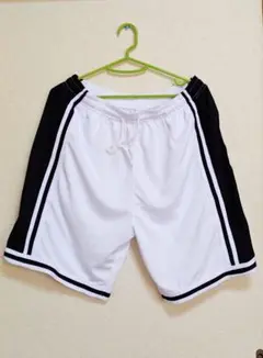 メンズ　バスケットショートパンツ　白×黒　XXL(JP-XXXL)サイズ