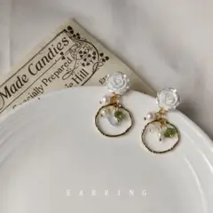 花ピアス　白　両耳