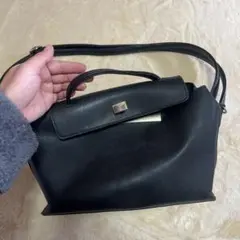 黒のショルダーバッグ　ハンドバック