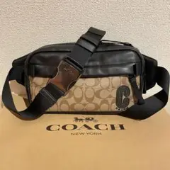 COACHのシグネチャーエッジボディバッグ