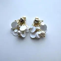 新品　Rem 白いスパンコールのピアス