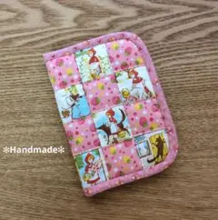 ハンドメイド　パッチワーク マルチティッシュケース　赤ずきん　ピンク　いちご