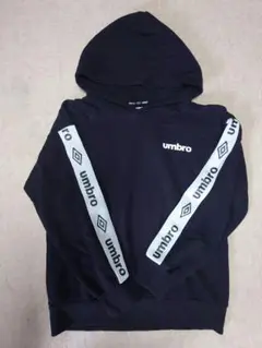 umbro 黒 パーカー 160　美品
