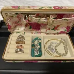 整理品　ジュエリーボックス　ネックレス、リング、イヤリング、ブレスレット