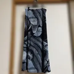 幾何柄タイトスカート