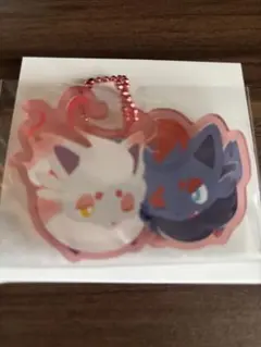 ポケモン　にたものどうし　アクリルキーホルダー　ゾロア