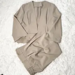 【美品】ベージュ セットアップ ノーカラージャケット　高年式　ストレッチ