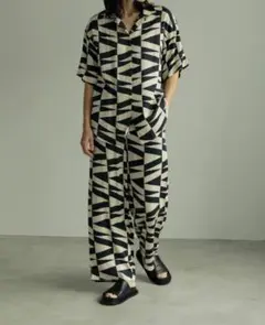 anuke Geometric Satin Pants 38