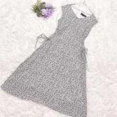 UNTITLED 小花柄 白黒ノースリーブ Vネックフレアワンピ 1号
