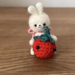 羊毛フェルト　ミニトマトとうさぎちゃん