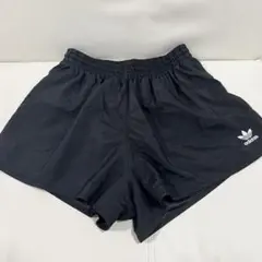 adidas ブラック ショートパンツ