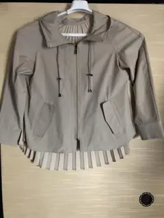 新品　ベージュ プリーツデザイン フード付アウター