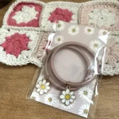 3日間限定SALE！ハンドメイド＊デイジーのチャーム付きヘアゴム2ペアセット