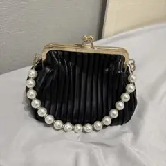 黒パーティーバッグ パールチェーン付き