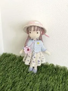 No.33 編みぐるみ　着せ替えお人形（水色の子)