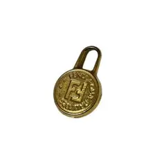 FENDI フェンディ ペンダントトップ ゴールド ズッカ ロゴ アクセサリー