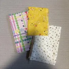 ピンク柄、黄色柄、白柄のはぎれ