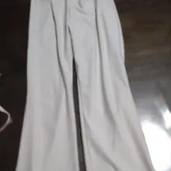 ライトグレー ワイドレッグパンツ
