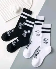 【新品】黒白2足セット　スヌーピー 柄　ソックス