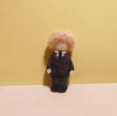 羊毛フェルト　ハンドメイド　ブローチ