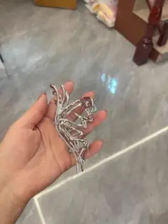 蝶の形状 メタルヘアクリップ